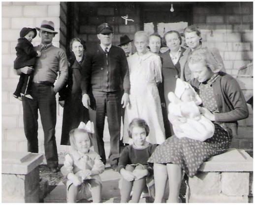 Emery and Drucilla Foster, with extended family